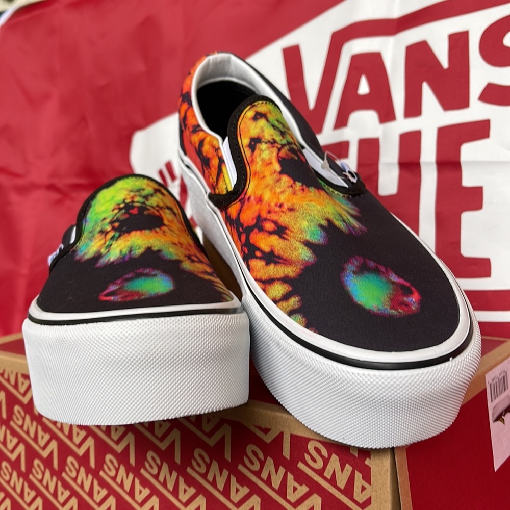 Vans Classic Slip-0n
Paradoxical Black/Multi
VNOA7Q5RBML
WMNS Platforms - Picture 7 of 16